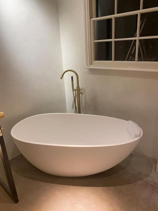 Luxury Georgian Apartment - 5 Minute Walk To Spa Bath Kültér fotó